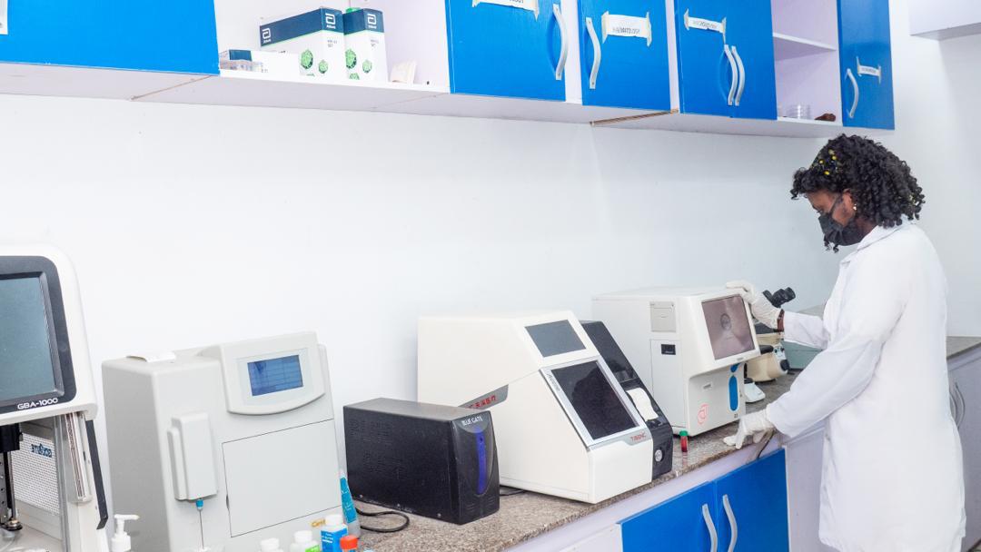 Lifecrest Pathology Scientist performing blood sample analysis